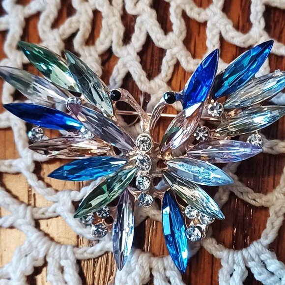 Rhinestone Butterfly Brooch Variegated Blues - Picture 2 of 6